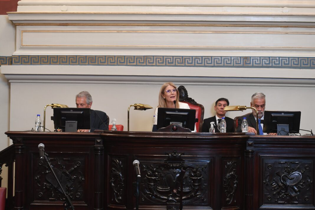 El Senado bonaerense continúa sin definir sus vicepresidencias y los cargos, mientras sigue corriendo el reloj de las elecciones en el Partido Justicialista (PJ).