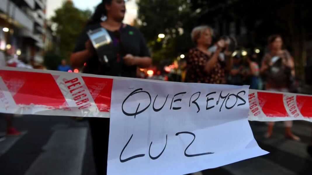 El senador bonaerense del PRO, Marcelo Leguizamón, pide interpelar al titular del Organismo de Control de la Energía Eléctrica bonaerense por los reiterados cortes de luz en el AMBA.