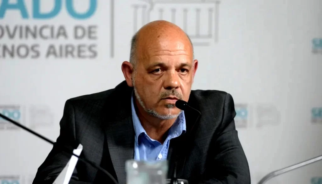 El senador libertario Carlos Curestis es el segundo legislador con más proyectos enviados en enero, con un total de 6.