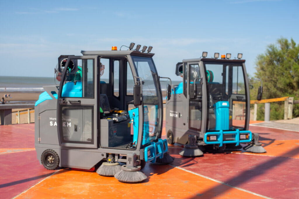 Las nuevas barredoras eléctricas que incorporó el distrito de Monte Hermoso. 