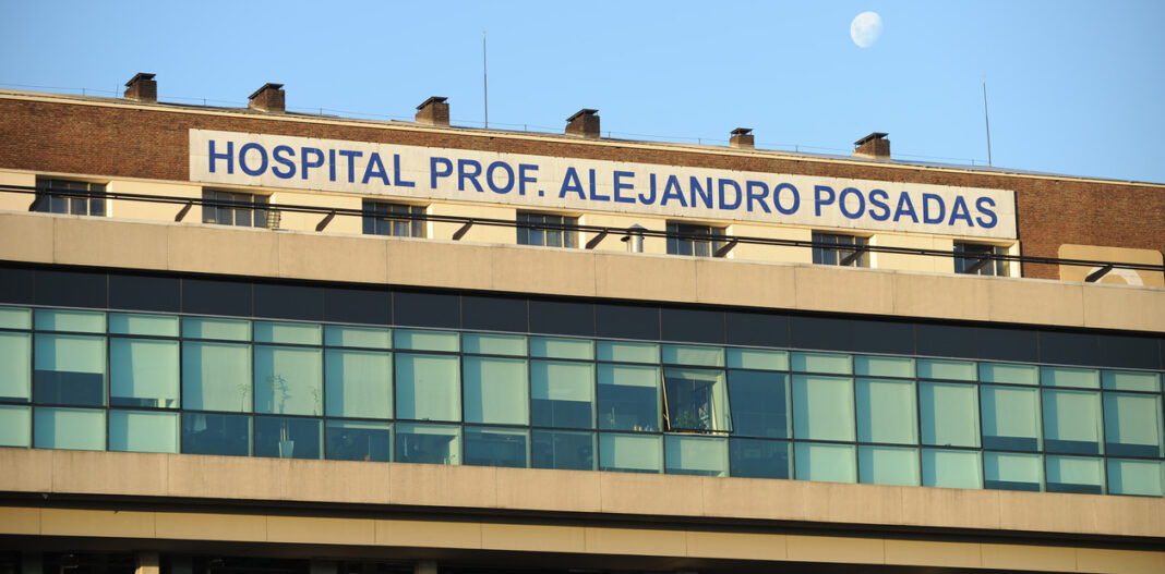 Los despidos en el Hospital Posadas desataron un fuerte conflicto con los gremios de salud, que denuncian ajuste sanitario y recorte de personal.