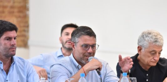 El intendente de Magdalena, Lisandro Hourcade, participó de un encuentro de desarrollo y articulación municipal junto a otros jefes comunales en Chascomús.