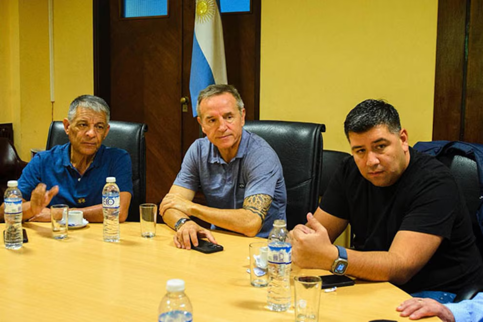 La cúpula de la CGT anunció que encabezará una marcha al Congreso durante el tratamiento de la reforma laboral, mientras otros sectores gremiales presionan por un paro nacional.