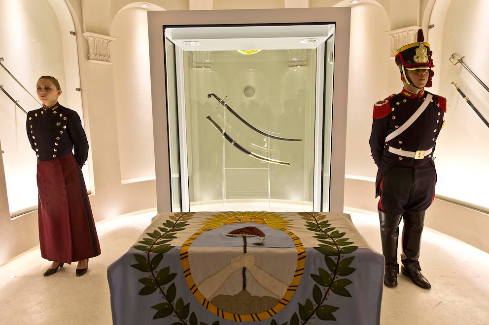 El presidente Javier Milei hará este sábado entrega del sable corvo del Libertador General José de San Martín al Regimiento de Granaderos a Caballo