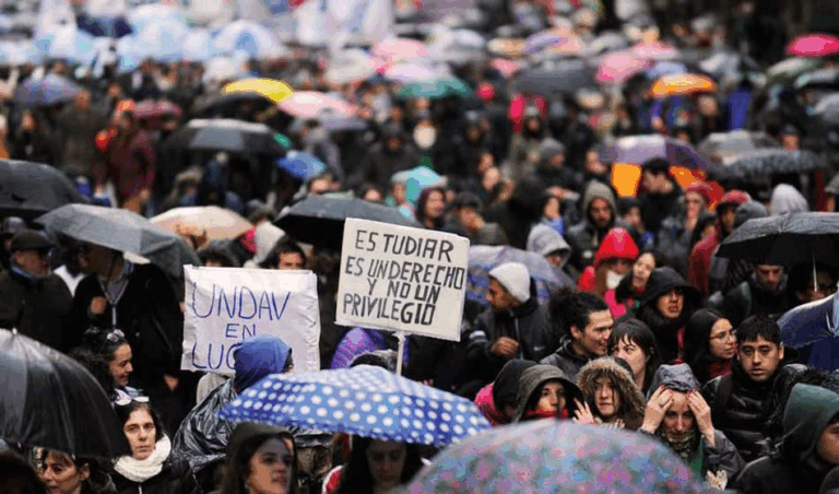 El Gobierno nacional busca modificar la ley de reparto de fondos de las casas de altos estudios con la idea de priorizar la “vialidad fiscal” de los presupuestos universitarios.