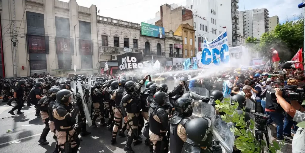 Alejandra Monteoliva activará el protocolo antipiquetes en la movilización que se concentrará en las inmediaciones del Congreso para rechazar la reforma laboral.