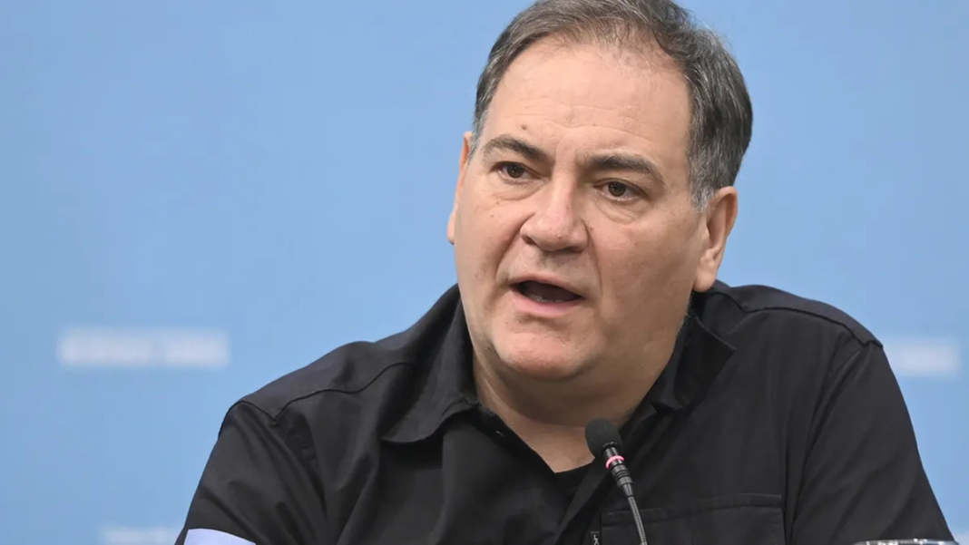 El ministro de Seguridad de la provincia de Buenos Aires, Javier Alonso, reconoció los bajos salarios que tienen los policías.