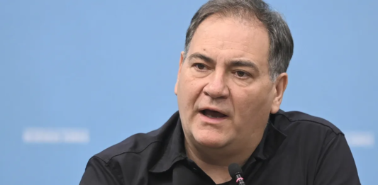 El ministro de Seguridad de la provincia de Buenos Aires, Javier Alonso, reconoció los bajos salarios que tienen los policías.
