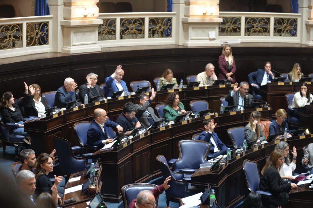 Legisladores bonaerenses utilizaron sus redes sociales para rechazar la reforma laboral propuesta por el gobierno de Javier Milei.