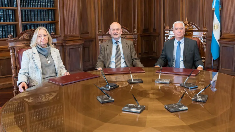 La Suprema Corte bonaerense, hoy integrada por su presidenta Hilda Kogan, Daniel Soria y Sergio Torres.