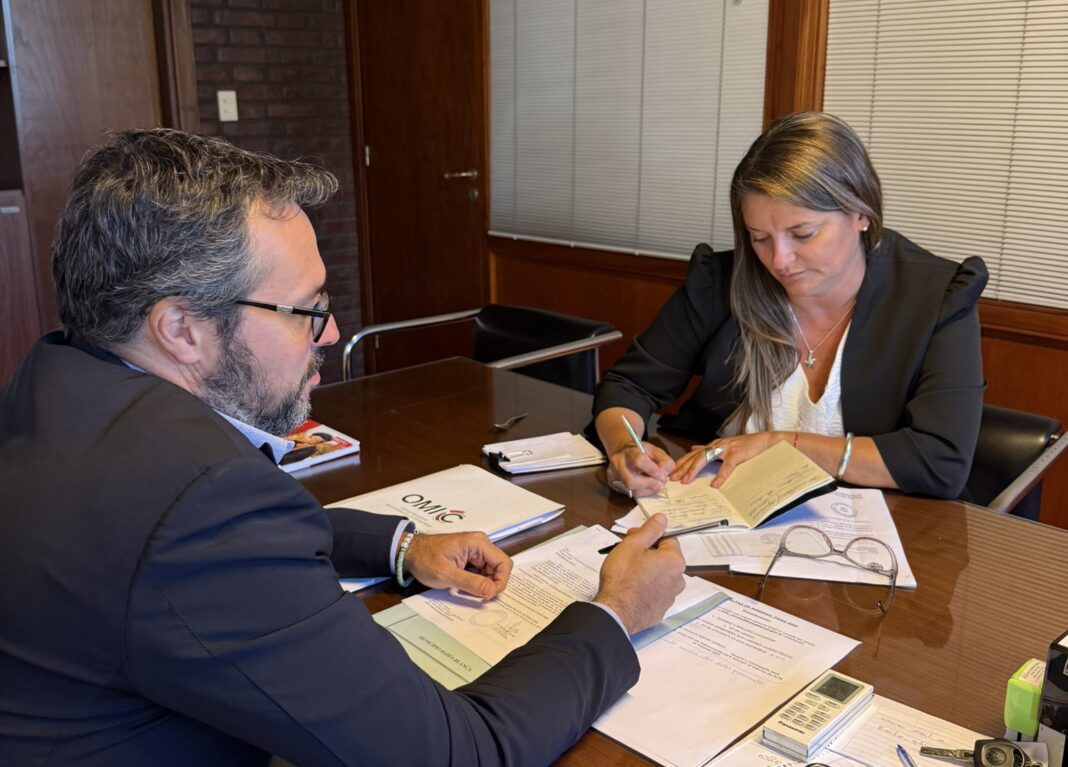La senadora bonaerense de la UCR, Nerina Neumann, busca unificar los criterios de atención de las OMIC que atienden en los 135 municipios de la Provincia.