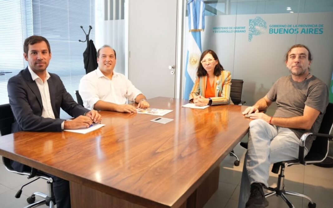 El intendente de Trenque Lauquen, Francisco Recoulat, y el diputado radical Valentin Miranda le exigieron a Provincia un programa de viviendas.
