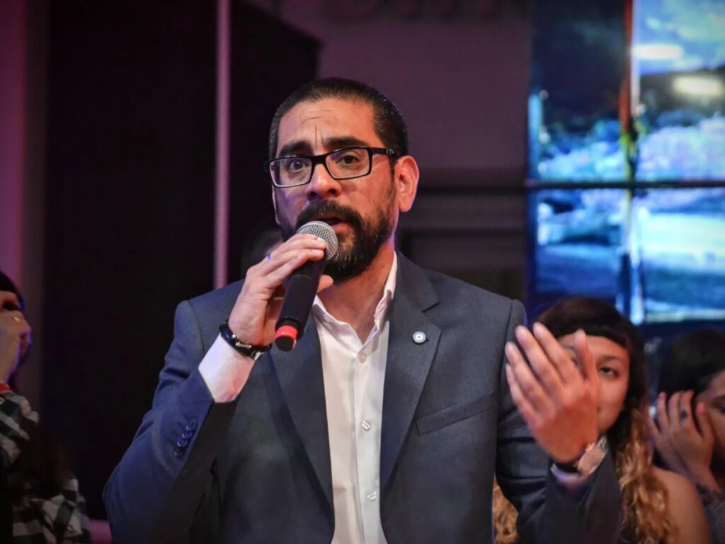 El intendente de Coronel Rosales, Rodrigo Aristimuño, reflexionó sobre la unidad del PJ, el rol de Axel Kicillof y las políticas de Javier Milei.