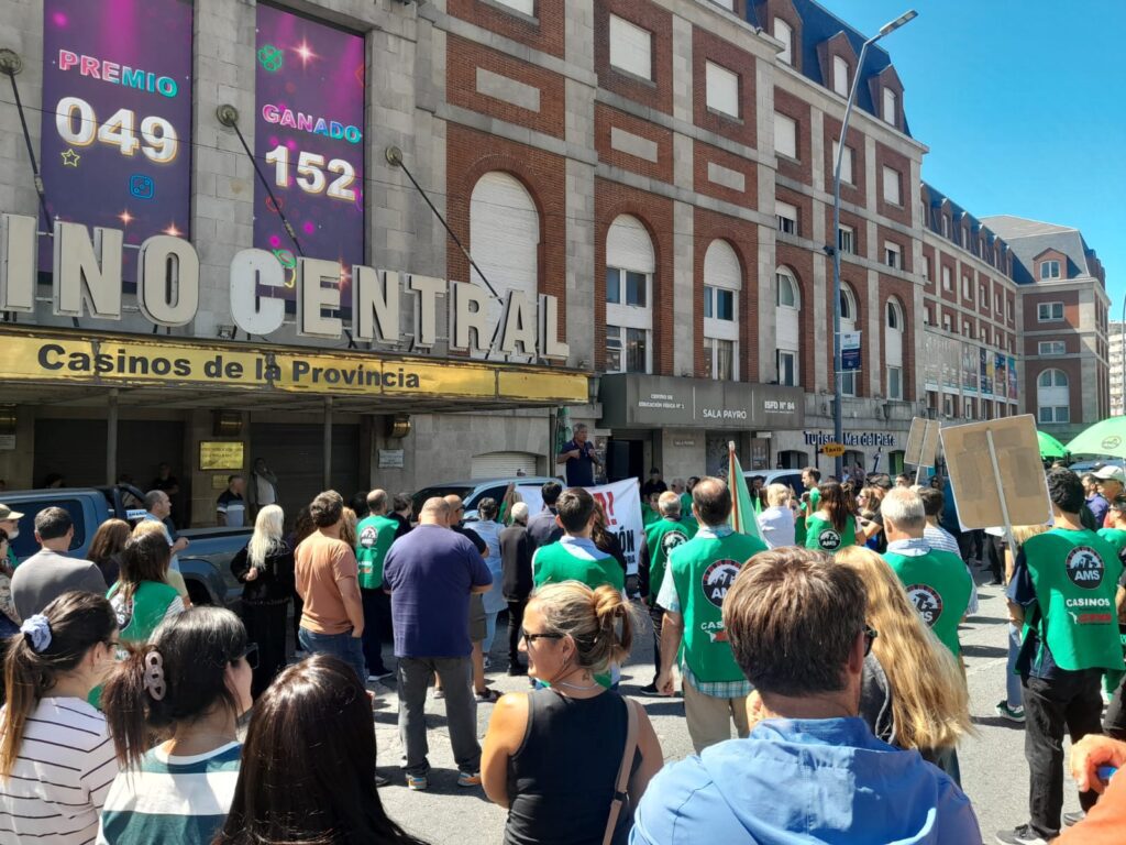 Crece el conflicto por los salarios en los casinos bonaerenses