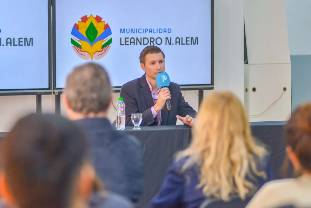 El intendente de Leandro N. Alem, Carlos Ferraris, sostuvo que el incendio en la estación de trenes de Alberdi dejó "una postal terrible" para la región.
