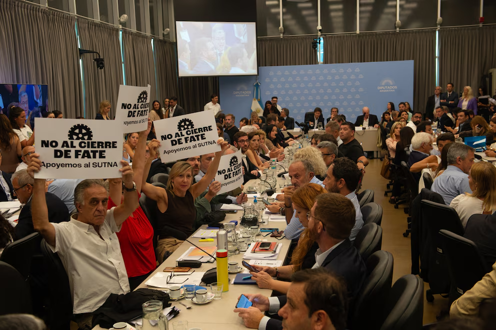 Tras definir eliminar el polémico artículo 44 en el plenario de comisiones, el oficialismo convocó a sesionar este jueves para tratar la reforma laboral. 