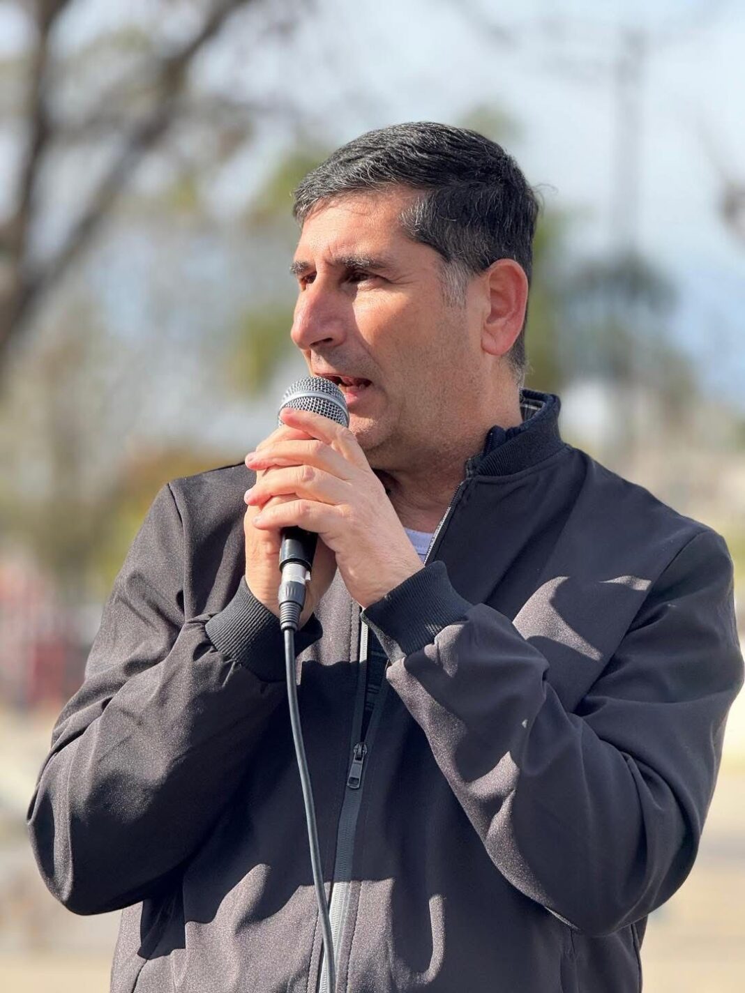 El senador peronista de San Fernando, Fernando Coronel, mostró su preocupación por el cierre de FATE y advirtió que “puede haber un gran negocio inmobiliario” detrás.