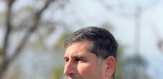 El senador peronista de San Fernando, Fernando Coronel, mostró su preocupación por el cierre de FATE y advirtió que “puede haber un gran negocio inmobiliario” detrás.