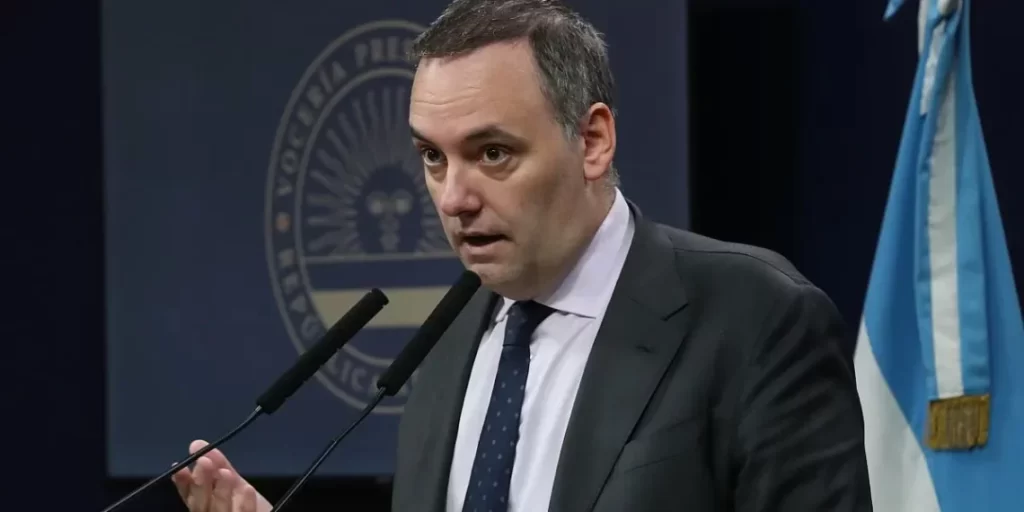 Manuel Adorni cuestionó con dureza el paro general convocado por la CGT.
