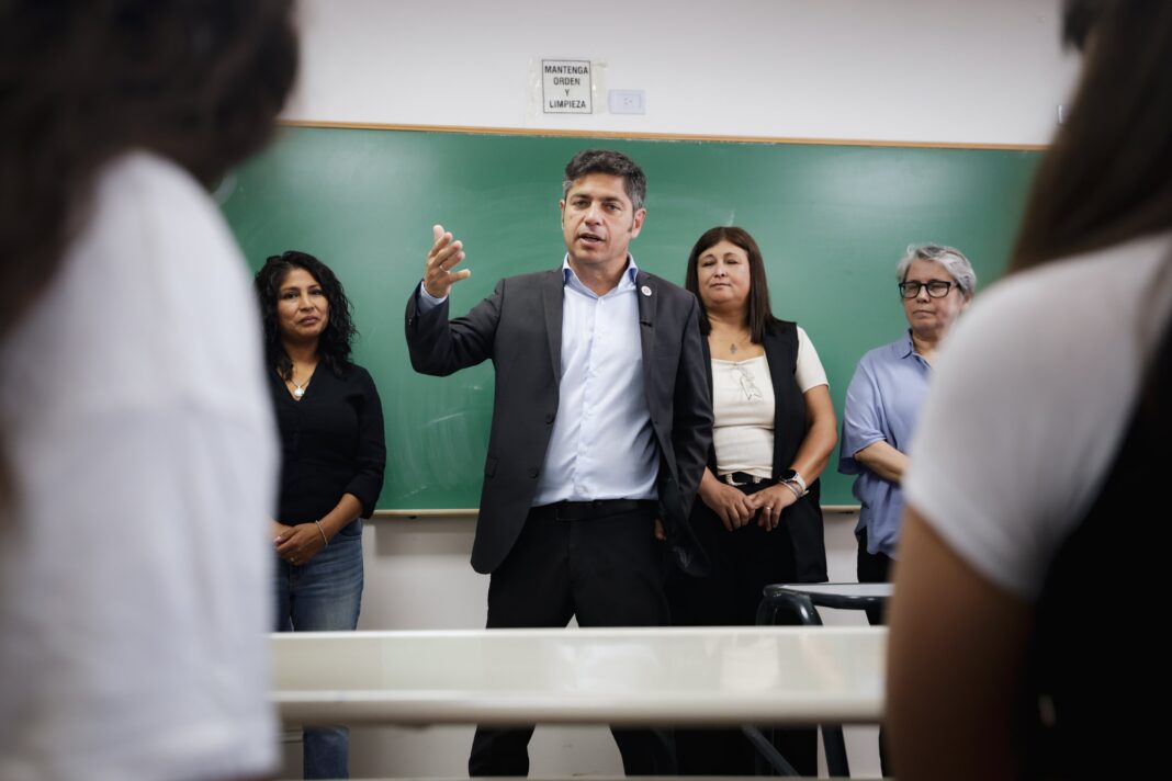 En medio del conflicto salarial con los docentes bonaerenses, el gobernador Axel Kicillof sacó pecho con la inversión educativa en Ituzaingó. “Una inversión a contramano de Milei”, afirmó.
