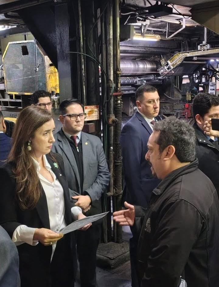 Durante su visita en FATE, la vicepresidenta Victoria Villarruel recibió una carta con quejas del titular del secretario general de SUTNA, Alejandro Crespo.