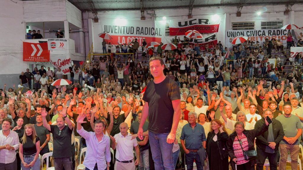 El senador nacional, Maximiliano Abad, fue el encargado de cerrar el acto de la UCR bonaerense en Mar del Plata. "Necesitamos un partido valiente", exlcamó.