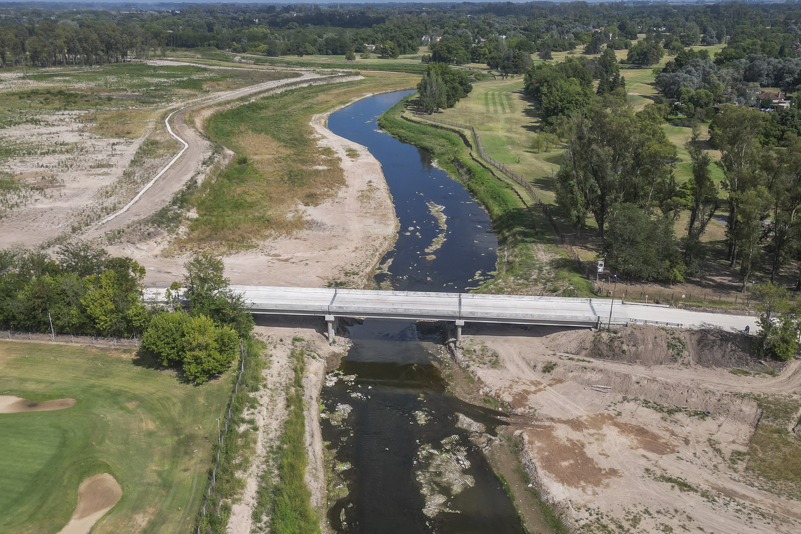 Así es el nuevo puente vehicular en el Río Luján que agilizará el tránsito y busca mitigar las inundaciones en el norte bonaerense. 