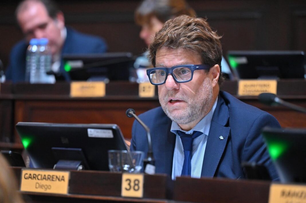 Diego Garciarena presentó un proyecto para suspender plazos en el Tribunal Fiscal y apuntó a la demora de Kicillof en completar la integración.