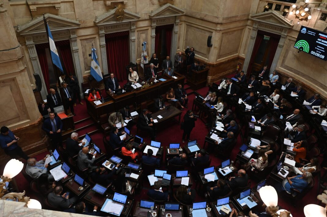 Tres senadores de Convicción Federal dejan el bloque del PJ en el Senado y reconfiguran el mapa de fuerzas, con LLA al borde de los dos tercios.