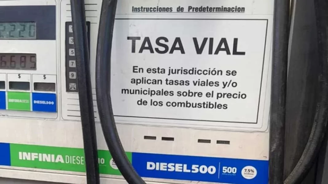 El Gobierno reactivó la guerra con los intendentes por las tasas municipales y habilitó una página para que vecinos denuncien los nuevos tributos.