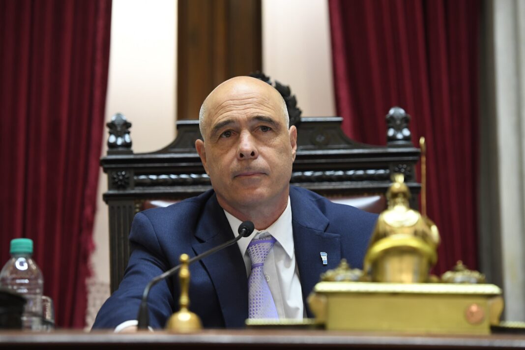 El Senado reelige a Bartolomé Abdala como presidente provisional y redefine vicepresidencias, en una sesión atravesada por la ruptura del PJ.