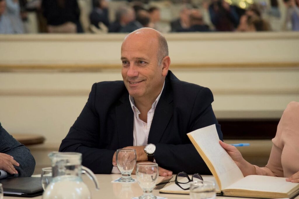 El diputado provincial Andrés De Leo impulsa la eliminación de la VTV bonaerense y cuestiona su impacto en la política vial de la Provincia.