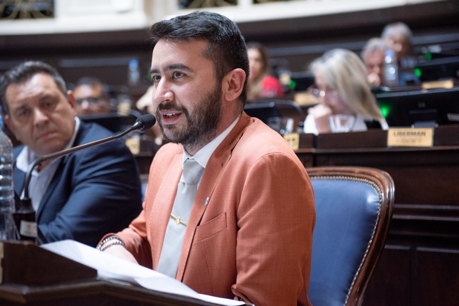 En la sesión en Diputados, el libertario Nahuel Sotelo chicaneó al peronismo y recordó el apoyo de dirigentes del PJ a la reforma laboral.