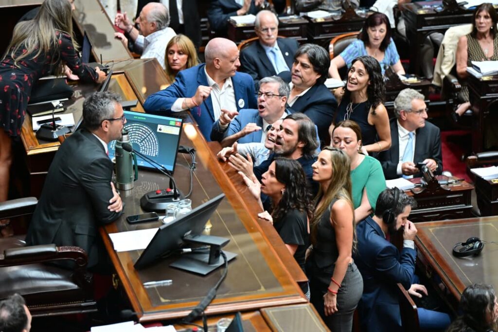 El jefe del bloque de Unión por la Patria en Diputados, Germán Martínez, cuestionó a los legisladores peronistas que acompañaron la reforma laboral.