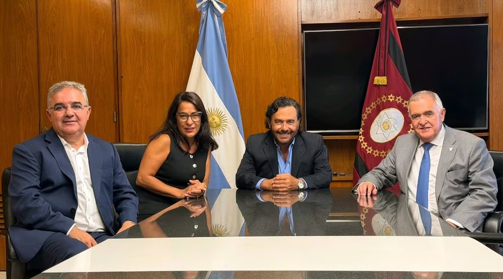 La salida de Moises y dos senadores de Convicción Federal achica al interbloque peronista y deja a La Libertad Avanza a cuatro votos de los dos tercios en el Senado nacional.