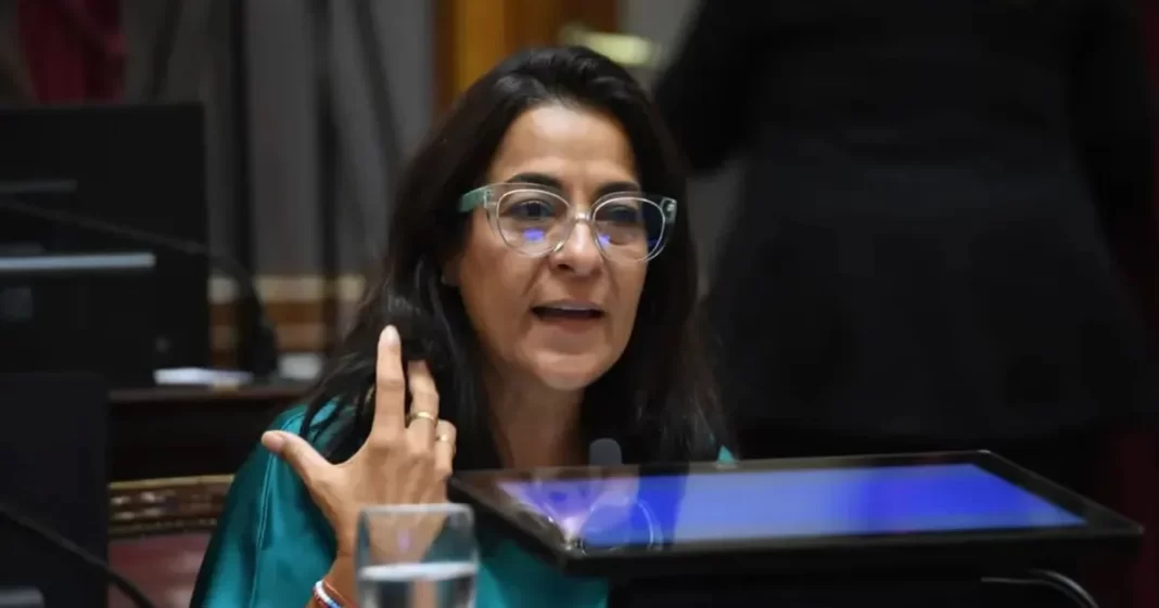 Carolina Moisés explicó su salida del PJ en el Senado y apuntó contra Cristina Kirchner por la estrategia y el “disciplinamiento” interno.