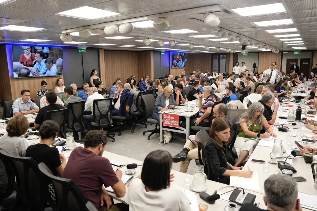 Diputados nacionales y rectores de universidades públicas debatieron en el Congreso el proyecto oficial que busca modificar la Ley de Financiamiento Universitario.