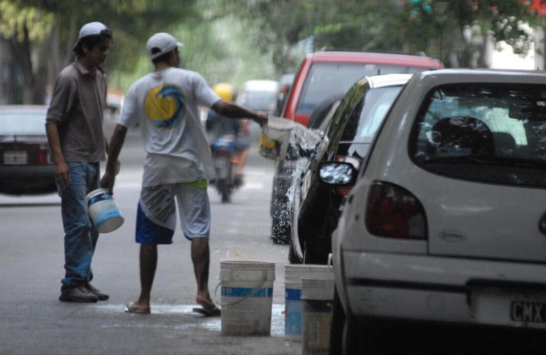 El concejal de Bahía Blanca, Carlos Alonso, recordó que tiene un proyecto en su haber para prohibir la actividad de trapitos en la ciudad.