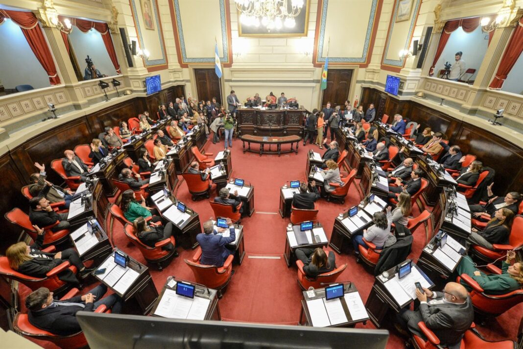 En la previa de la sesión preparatoria, el peronismo planearía crear más vicepresidencias en el Senado bonaerense para contentar a la oposición.