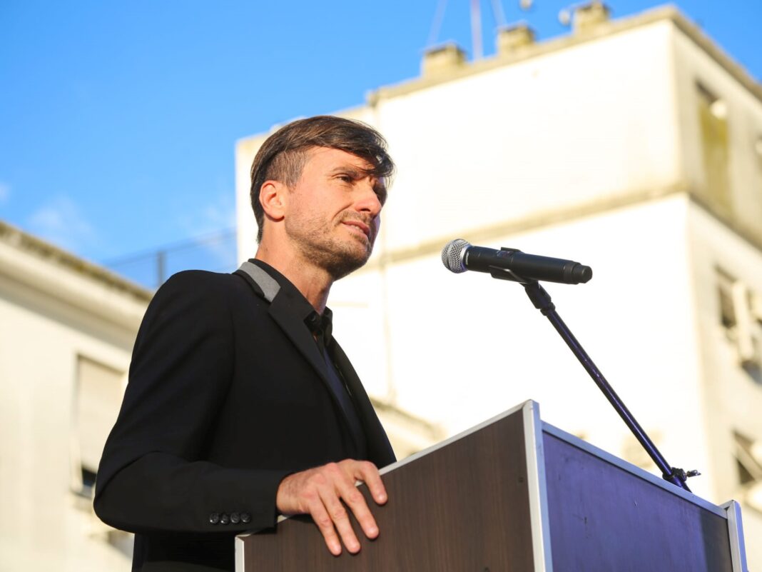 El intendente de Morón, Lucas Ghi, presentó lista en el PJ local y pidió evitar la confrontación con Sabbatella en la interna del 15 de marzo.