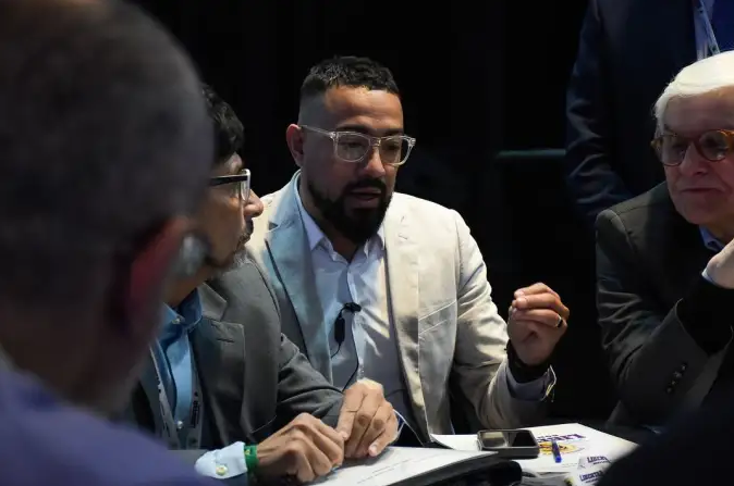 El senador, Luciano Olivera, solicita información sobre la ejecución de los 8.500 millones de pesos anunciados para infraestructura de escuelas.
