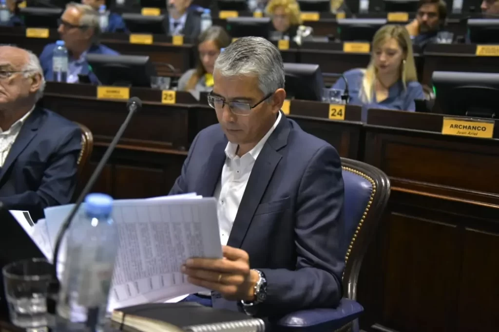 Carlos Puglelli, el diputado de Unión por la Patria que puso el ojo en la paralización de la producción de Stellantis. 