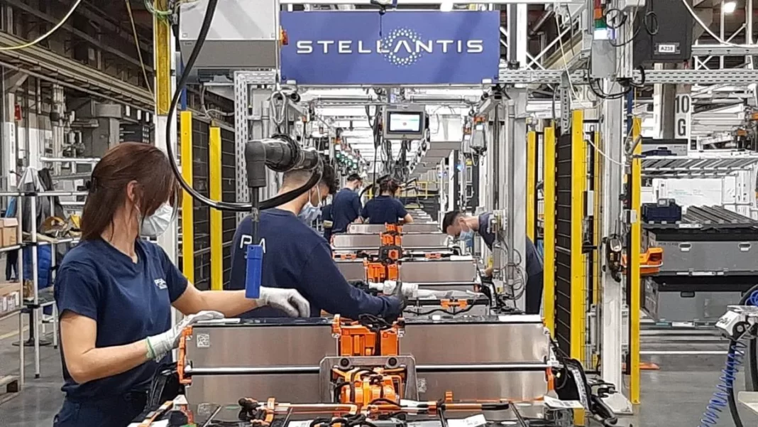 Carlos Puglelli alertó a la Legislatura bonaerense por la paralización de la planta de Stellantis, que fabrica vehículos Fiat, Peugeot, Citroën y Ram.