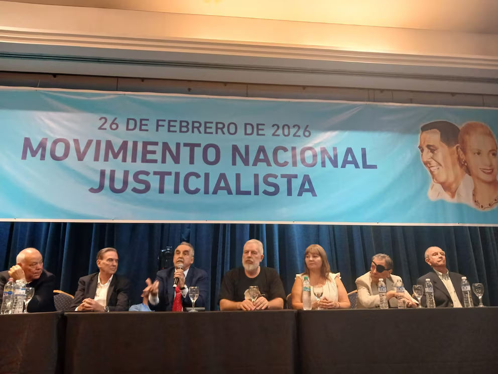 Tras reunirse con Cristina Kirchner, el diputado nacional, Miguel Ángel Pichetto, encabezó un acto con Guillermo Moreno. 