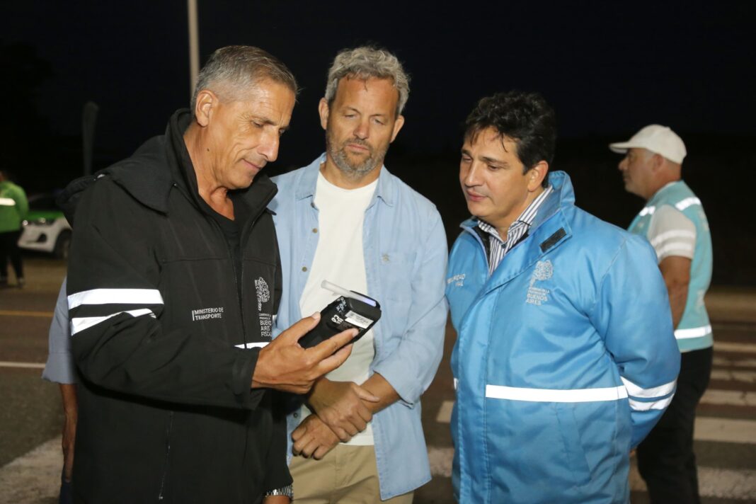 El ministro de Transporte bonaerense, Martín Marinucci, encabezó un operativo de seguridad vial en el ingreso a Monte Hermoso.