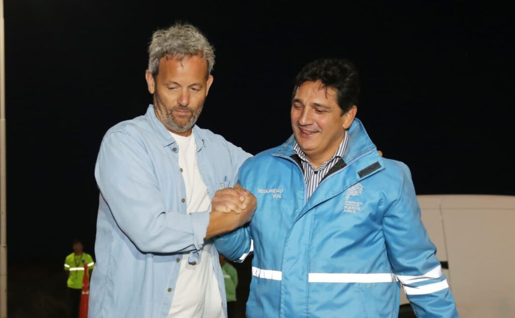 El intendente de Monte Hermoso, Hernán Arranz, junto con el ministro de Transporte bonaerense, Martín Marinucci.