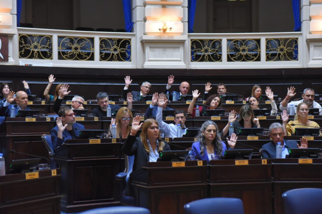 Diputados y senadores bonaerenses de Unión por la Patria apuntaron contra Javier Milei tras su polémico discurso en la apertura de sesiones ordinarias.