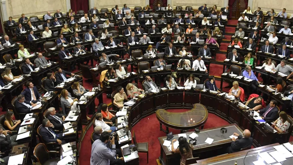 En el marco del Plan Motosierra, la Cámara de Diputados lanzó un plan de retiros voluntarios para el personal legislativo.