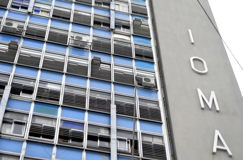 El IOMA atraviesa cuestionamientos en Diputados por su situación financiera y por demoras en prestaciones médicas en la provincia de Buenos Aires.