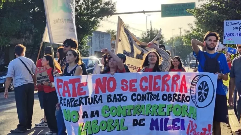 
En el encuentro con Kicillof, el SUTNA le pidió al Gobernador de la provincia de Buenos Aires que intervenga en el conflicto por el cierre de FATE.